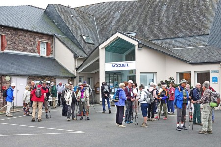 A 8 h 30, à l'aube donc (!), les marcheurs se retrouvent devant l'accueil